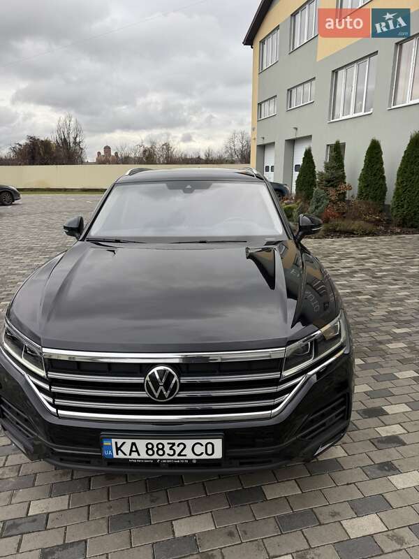 Внедорожник / Кроссовер Volkswagen Touareg 2021 в Киеве