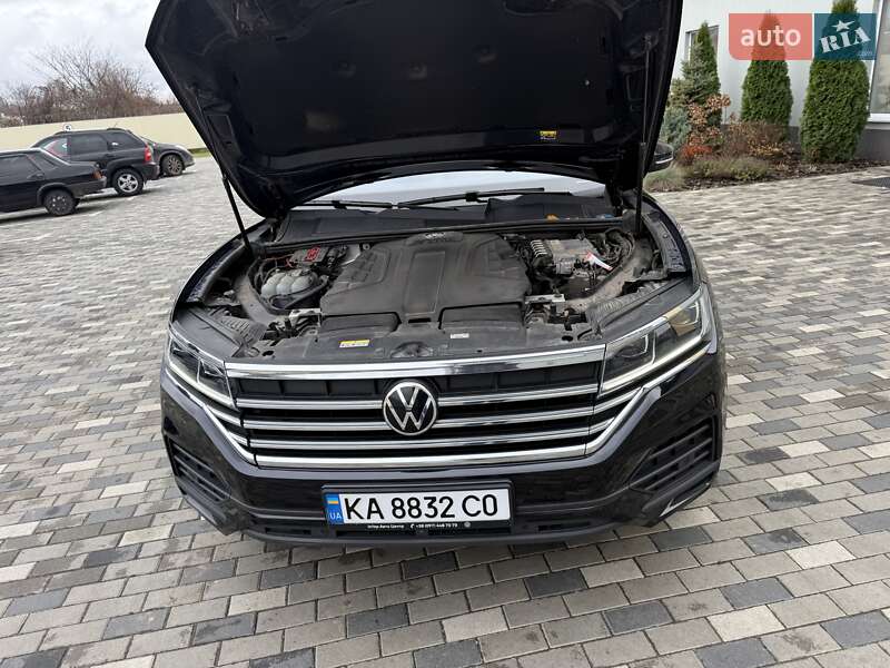 Внедорожник / Кроссовер Volkswagen Touareg 2021 в Киеве
