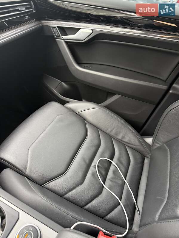 Внедорожник / Кроссовер Volkswagen Touareg 2021 в Киеве