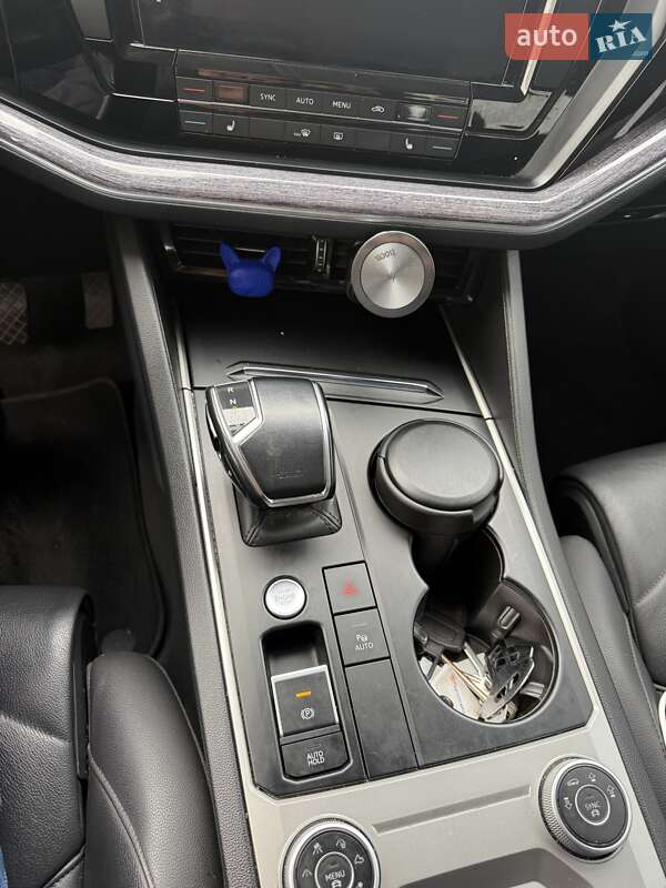 Внедорожник / Кроссовер Volkswagen Touareg 2021 в Киеве