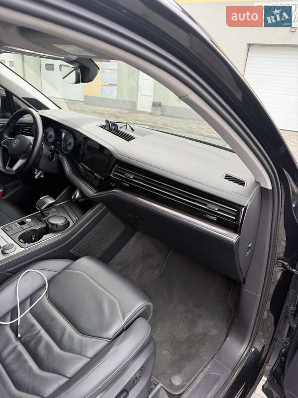 Внедорожник / Кроссовер Volkswagen Touareg 2021 в Киеве