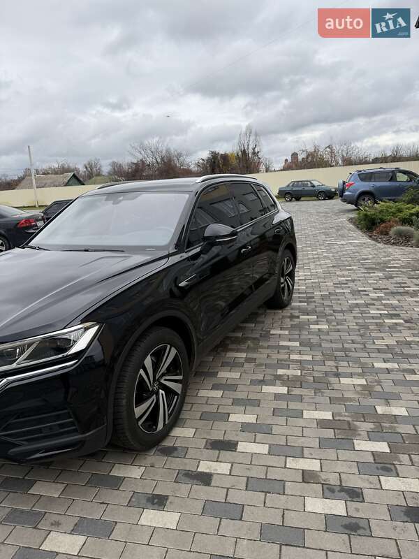 Внедорожник / Кроссовер Volkswagen Touareg 2021 в Киеве