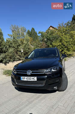 Позашляховик / Кросовер Volkswagen Touareg 2014 в Запоріжжі
