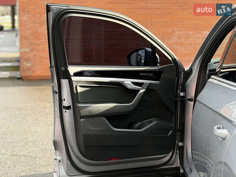 Внедорожник / Кроссовер Volkswagen Touareg 2018 в Киеве фото 23 Внедорожник / Кроссовер Volkswagen Touareg 2018 в Киеве