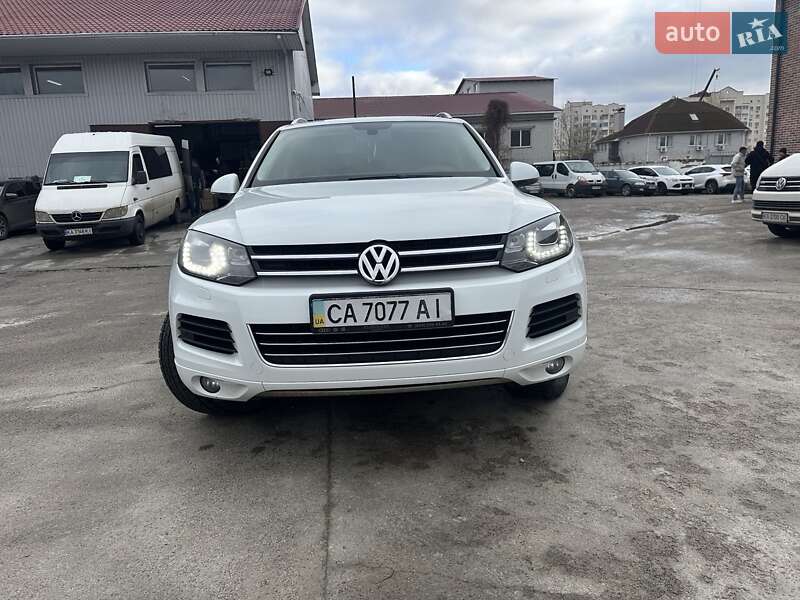 Внедорожник / Кроссовер Volkswagen Touareg 2013 в Киеве