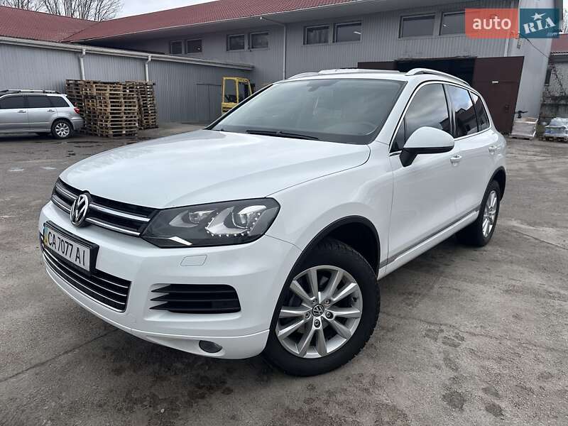 Внедорожник / Кроссовер Volkswagen Touareg 2013 в Киеве
