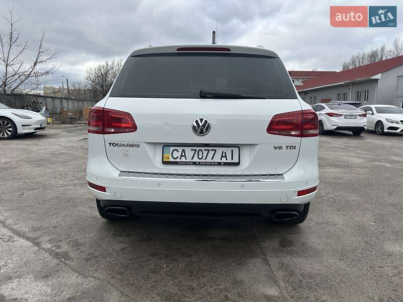 Внедорожник / Кроссовер Volkswagen Touareg 2013 в Киеве