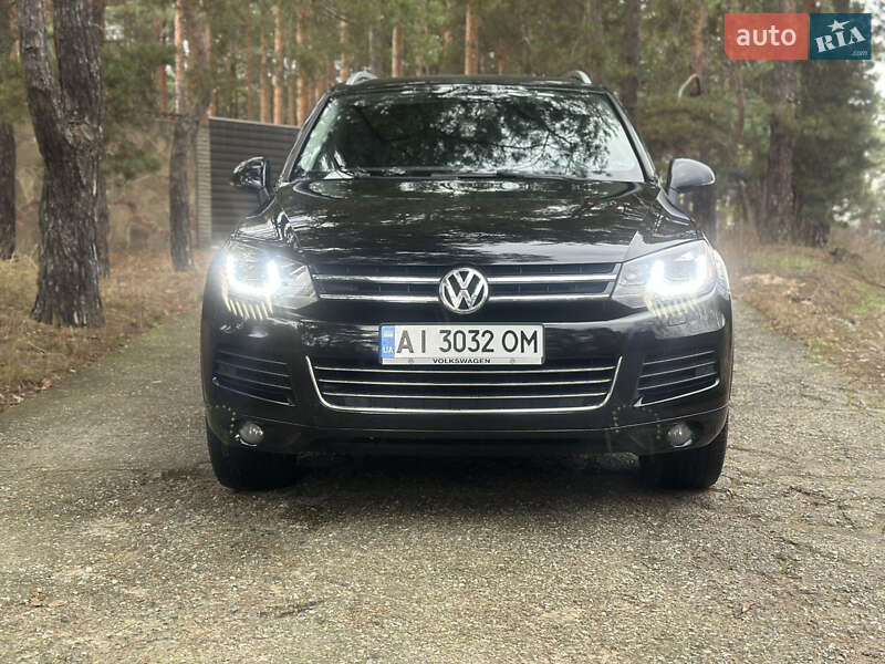Внедорожник / Кроссовер Volkswagen Touareg 2011 в Киеве