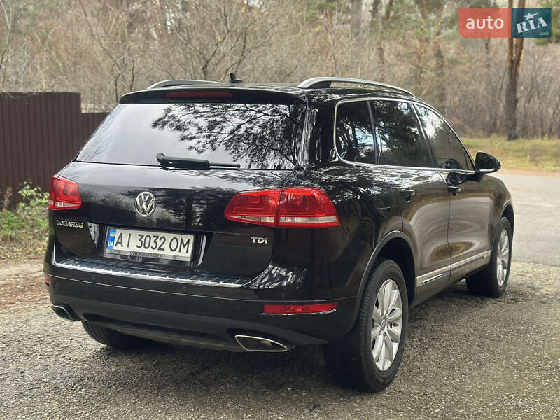 Внедорожник / Кроссовер Volkswagen Touareg 2011 в Киеве