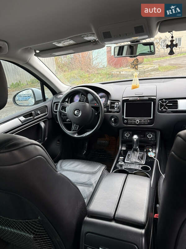 Внедорожник / Кроссовер Volkswagen Touareg 2013 в Брацлаве