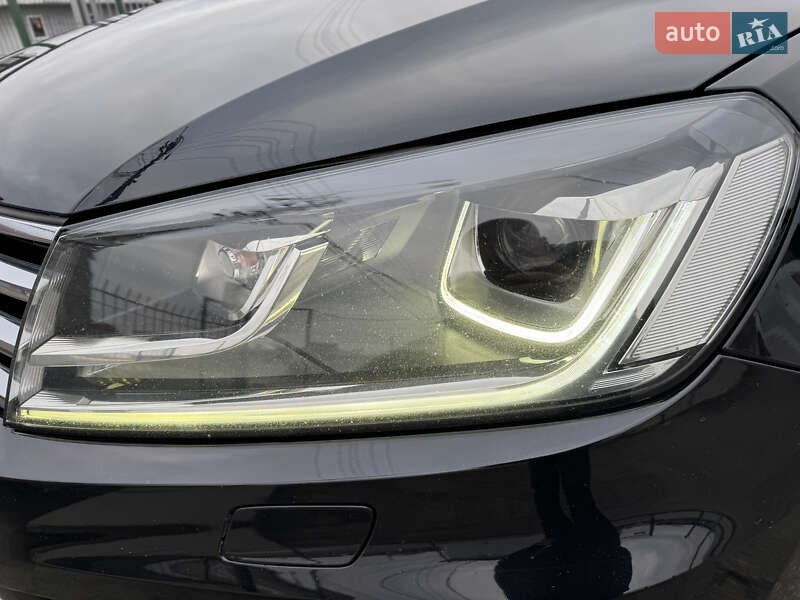 Внедорожник / Кроссовер Volkswagen Touareg 2017 в Киеве