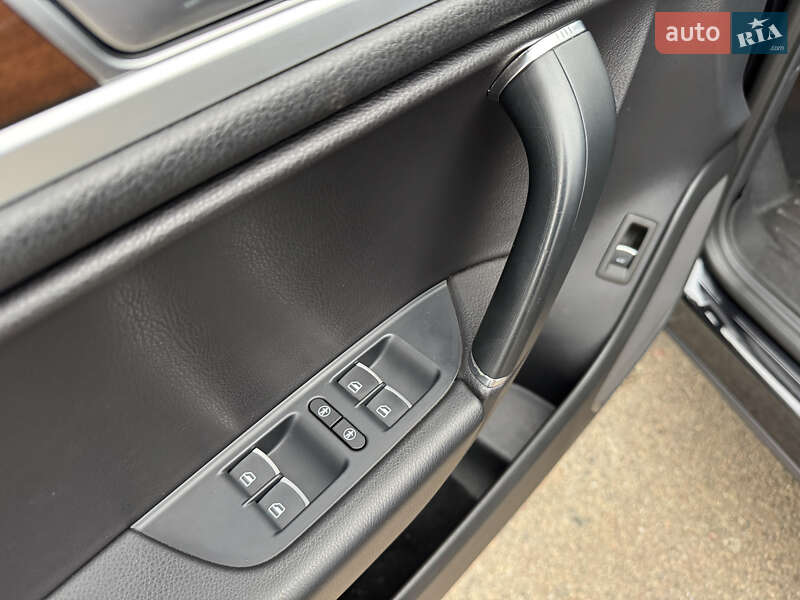 Внедорожник / Кроссовер Volkswagen Touareg 2017 в Киеве