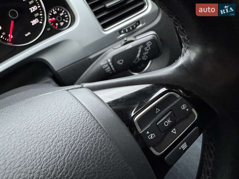 Внедорожник / Кроссовер Volkswagen Touareg 2017 в Киеве