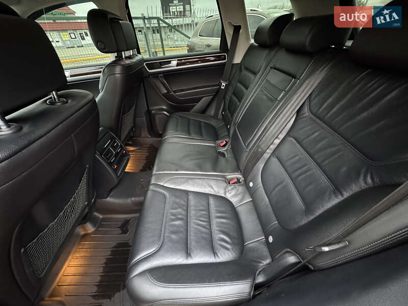 Внедорожник / Кроссовер Volkswagen Touareg 2017 в Киеве
