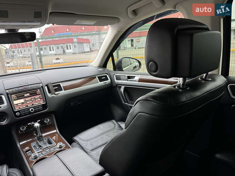 Внедорожник / Кроссовер Volkswagen Touareg 2017 в Киеве