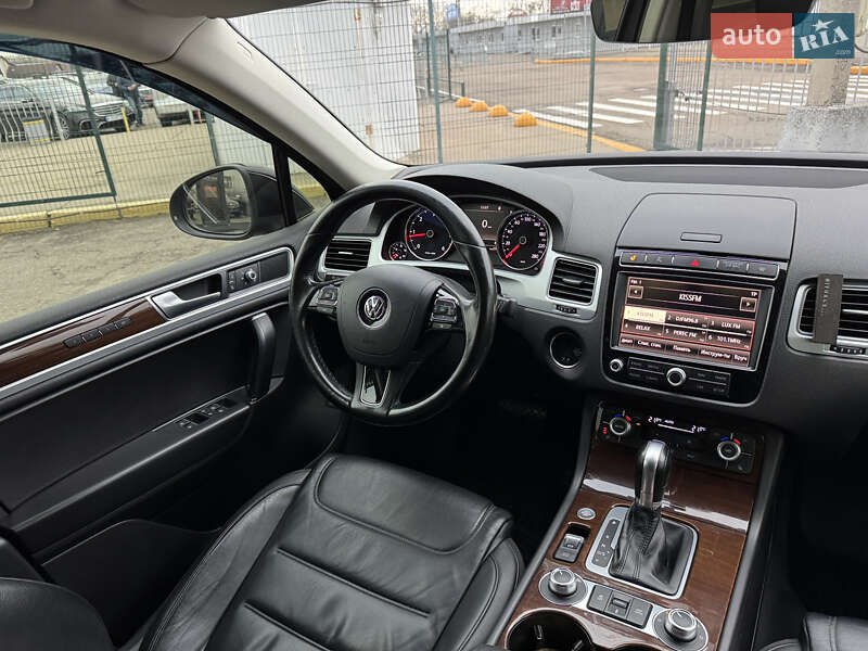 Внедорожник / Кроссовер Volkswagen Touareg 2017 в Киеве
