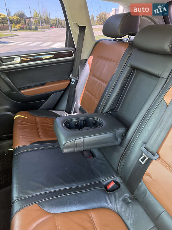 Внедорожник / Кроссовер Volkswagen Touareg 2013 в Запорожье