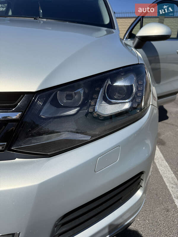 Внедорожник / Кроссовер Volkswagen Touareg 2013 в Запорожье