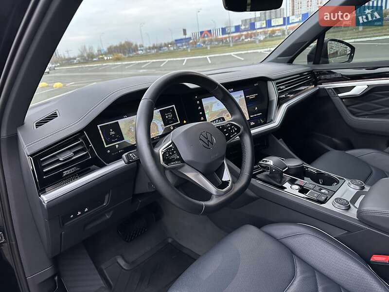 Внедорожник / Кроссовер Volkswagen Touareg 2021 в Киеве