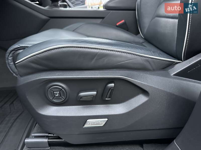 Внедорожник / Кроссовер Volkswagen Touareg 2021 в Киеве