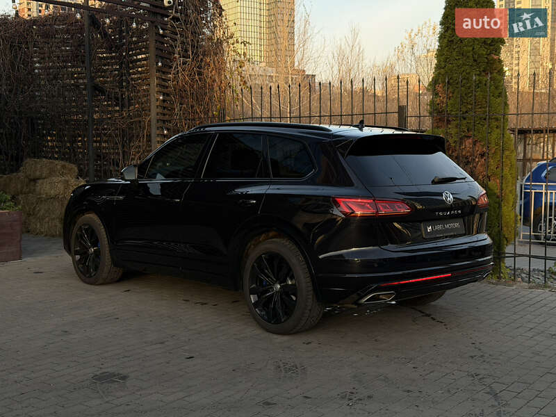Внедорожник / Кроссовер Volkswagen Touareg 2020 в Киеве