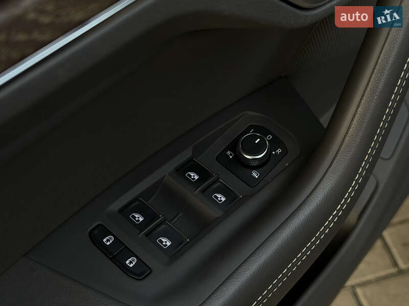 Внедорожник / Кроссовер Volkswagen Touareg 2020 в Киеве