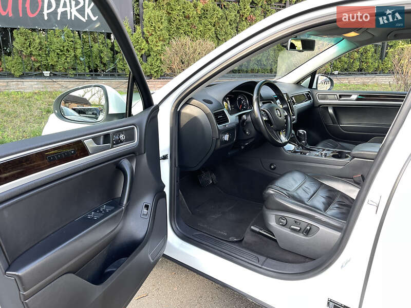 Позашляховик / Кросовер Volkswagen Touareg 2013 в Києві фото 14 Позашляховик / Кросовер Volkswagen Touareg 2013 в Києві