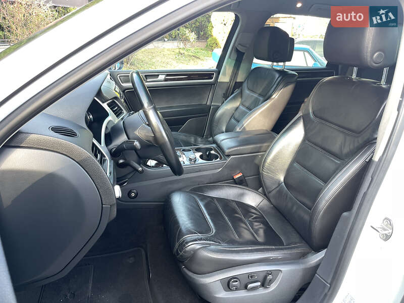 Позашляховик / Кросовер Volkswagen Touareg 2013 в Києві фото 16 Позашляховик / Кросовер Volkswagen Touareg 2013 в Києві