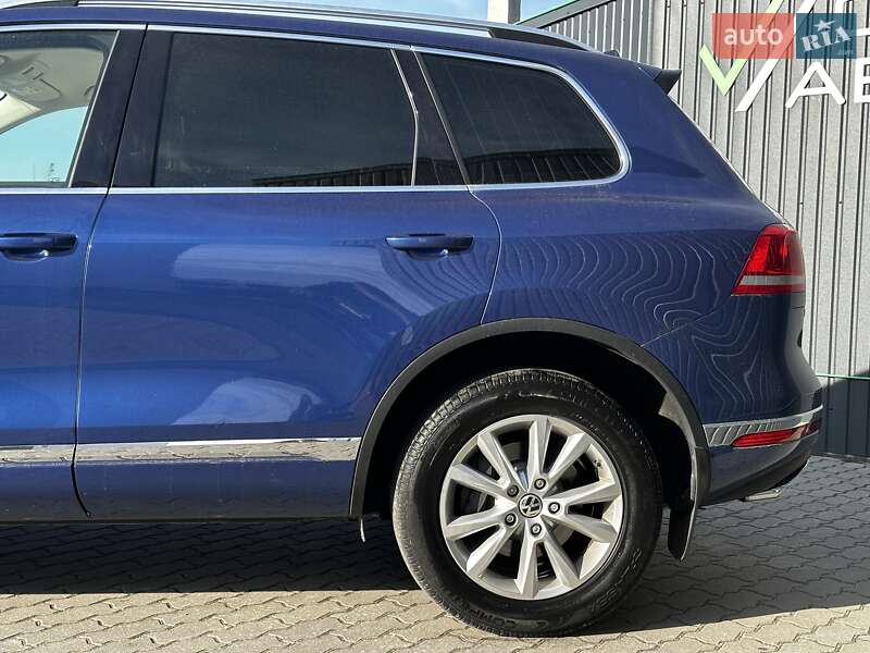 Внедорожник / Кроссовер Volkswagen Touareg 2014 в Львове
