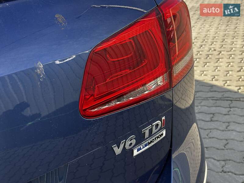 Внедорожник / Кроссовер Volkswagen Touareg 2014 в Львове