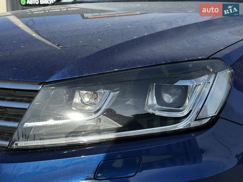 Внедорожник / Кроссовер Volkswagen Touareg 2014 в Львове