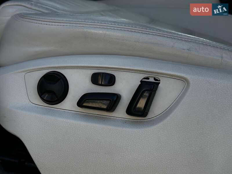 Внедорожник / Кроссовер Volkswagen Touareg 2014 в Львове