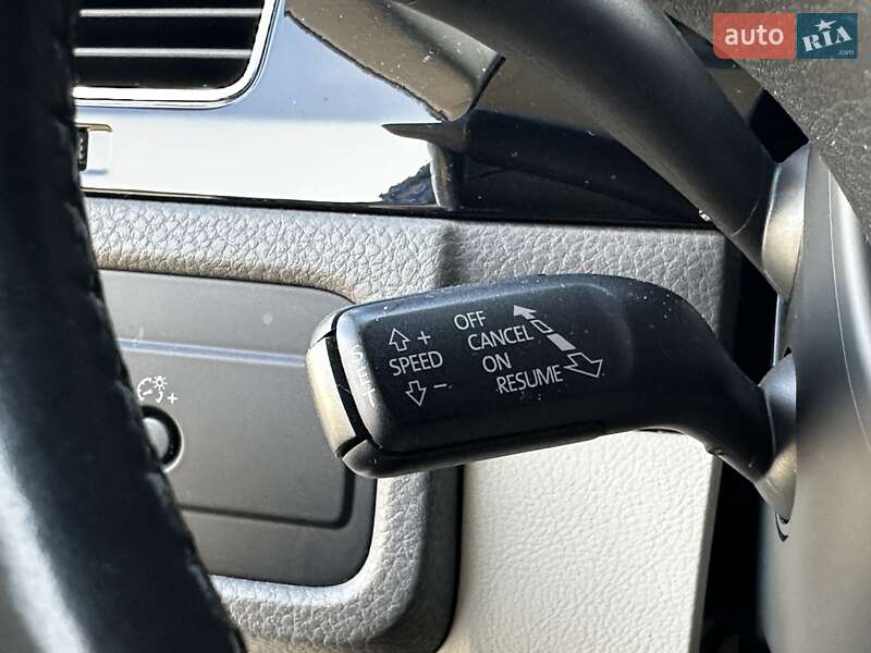 Внедорожник / Кроссовер Volkswagen Touareg 2014 в Львове