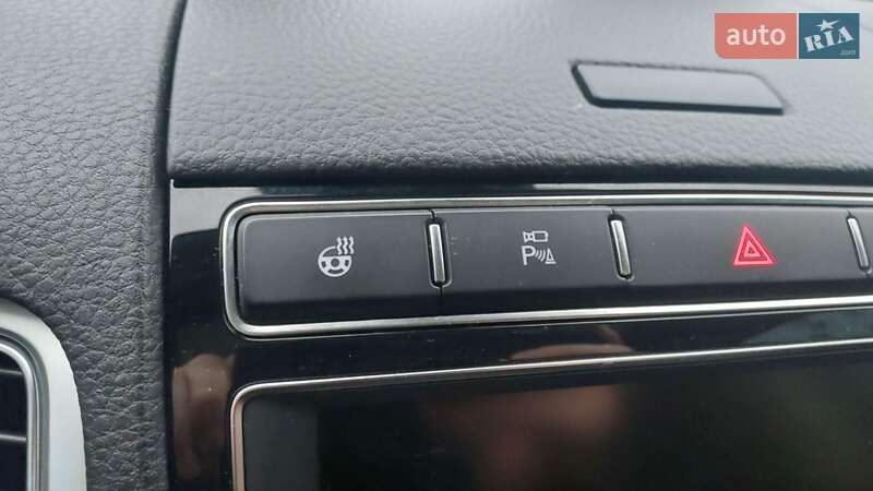 Внедорожник / Кроссовер Volkswagen Touareg 2015 в Киеве фото 22 Внедорожник / Кроссовер Volkswagen Touareg 2015 в Киеве