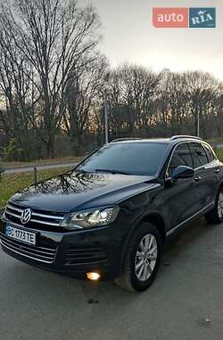 Внедорожник / Кроссовер Volkswagen Touareg 2012 в Львове