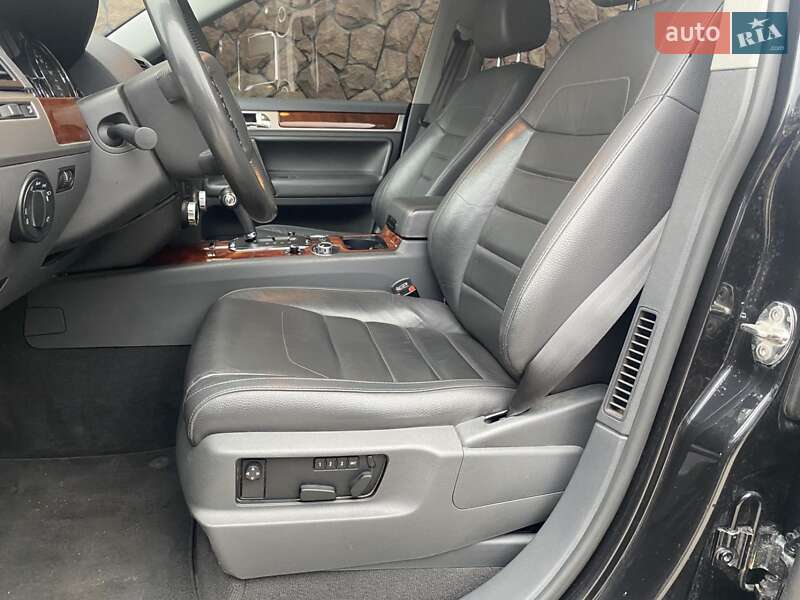 Внедорожник / Кроссовер Volkswagen Touareg 2009 в Тернополе