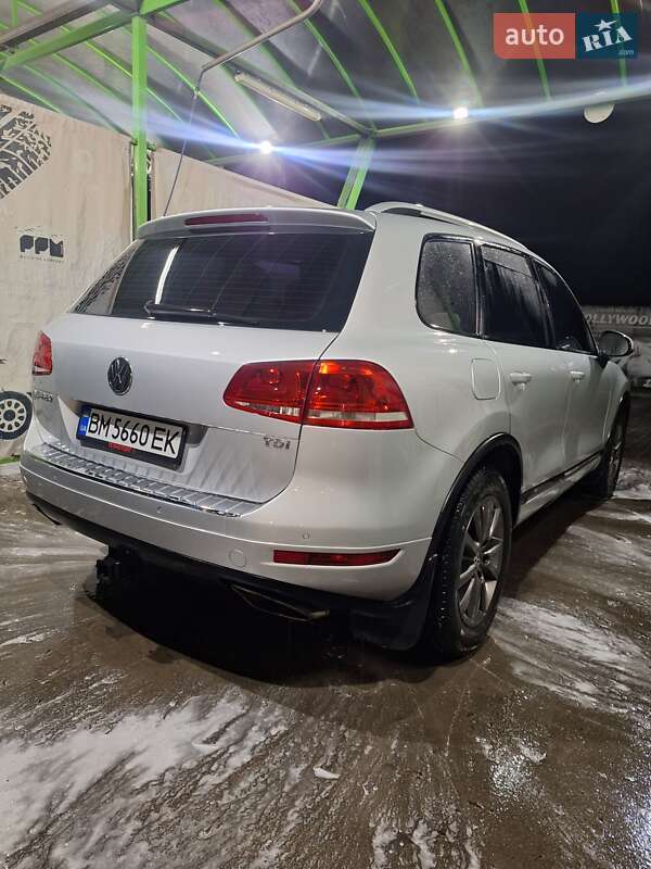 Внедорожник / Кроссовер Volkswagen Touareg 2012 в Конотопе