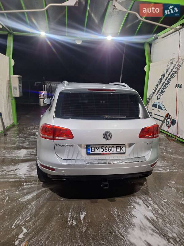 Внедорожник / Кроссовер Volkswagen Touareg 2012 в Конотопе