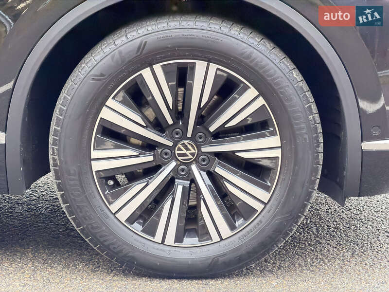 Внедорожник / Кроссовер Volkswagen Touareg 2022 в Ковеле