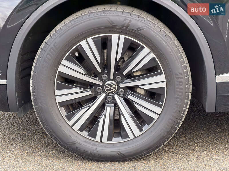 Внедорожник / Кроссовер Volkswagen Touareg 2022 в Ковеле