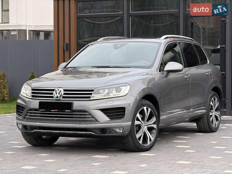Внедорожник / Кроссовер Volkswagen Touareg 2015 в Ужгороде