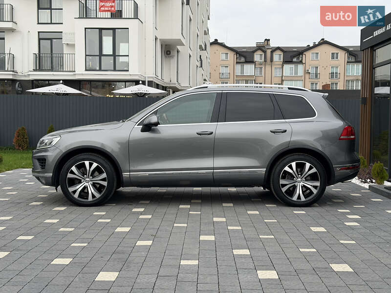 Внедорожник / Кроссовер Volkswagen Touareg 2015 в Ужгороде