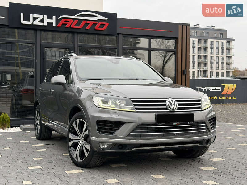Внедорожник / Кроссовер Volkswagen Touareg 2015 в Ужгороде