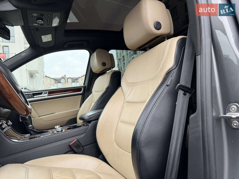 Внедорожник / Кроссовер Volkswagen Touareg 2015 в Ужгороде