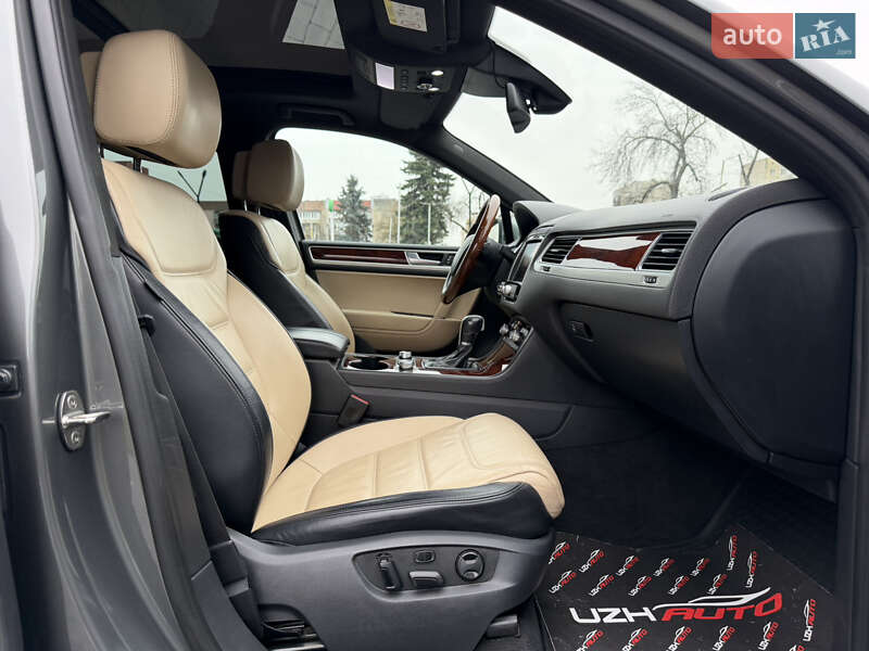 Внедорожник / Кроссовер Volkswagen Touareg 2015 в Ужгороде