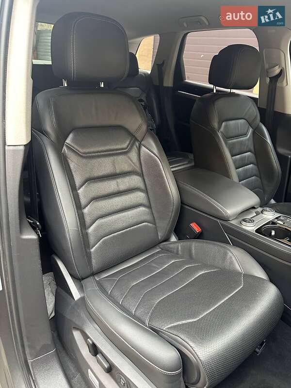 Внедорожник / Кроссовер Volkswagen Touareg 2019 в Миргороде