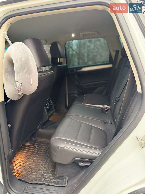 Внедорожник / Кроссовер Volkswagen Touareg 2015 в Киеве фото 12 Внедорожник / Кроссовер Volkswagen Touareg 2015 в Киеве