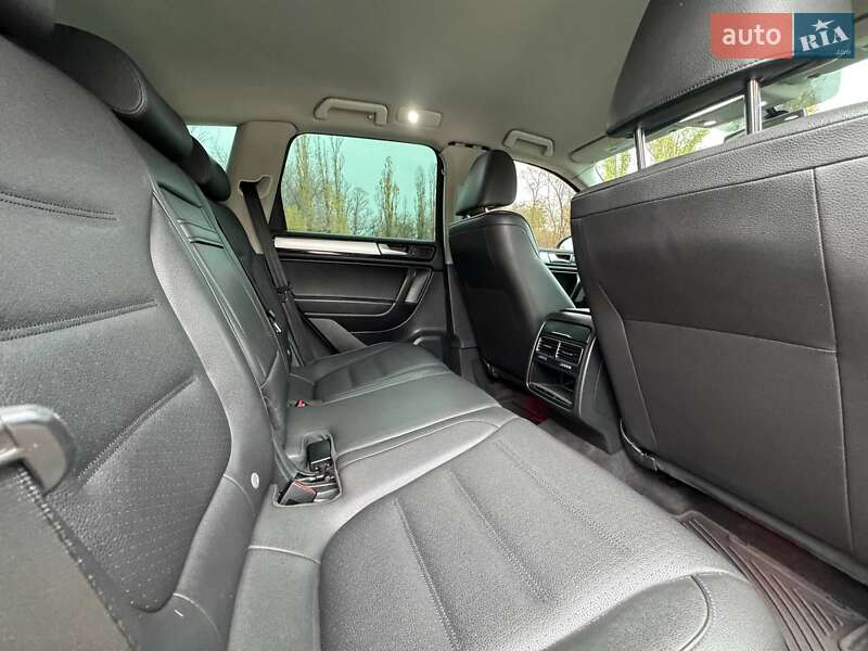 Внедорожник / Кроссовер Volkswagen Touareg 2012 в Запорожье