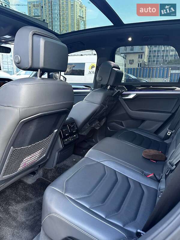 Внедорожник / Кроссовер Volkswagen Touareg 2019 в Киеве фото 14 Внедорожник / Кроссовер Volkswagen Touareg 2019 в Киеве