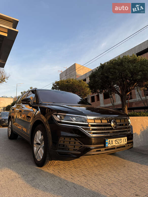 Внедорожник / Кроссовер Volkswagen Touareg 2020 в Киеве